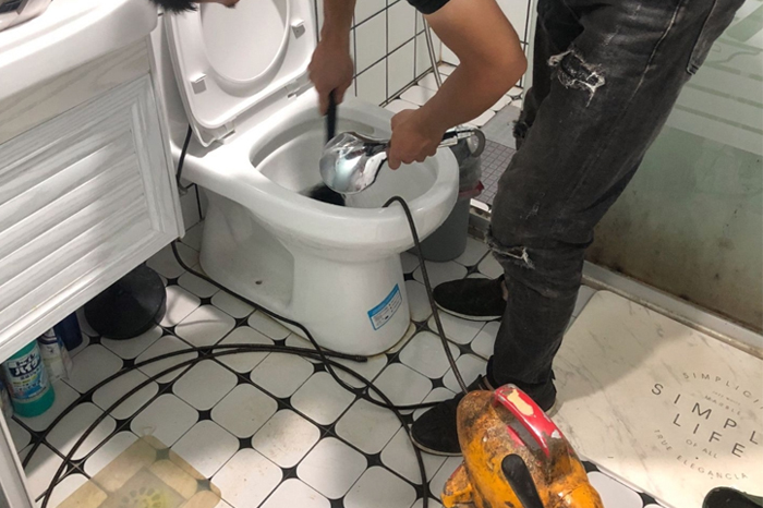 吉县马桶堵塞自己疏通还是找师傅？专业上门服务让你省时更省心