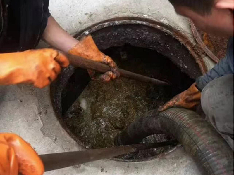 吉县清理化粪池时如何避免沼气的危害？